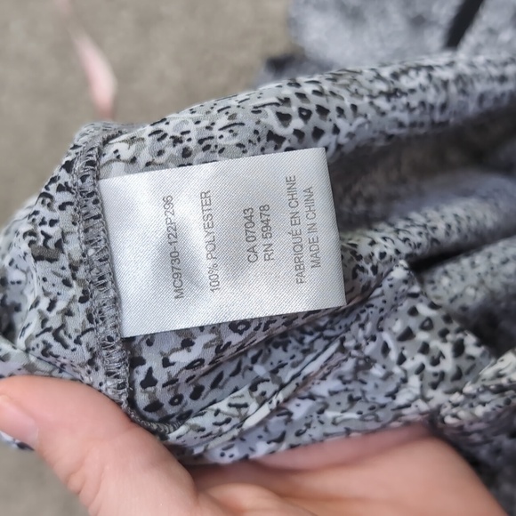 4/$12 Kenar Gray Snakeskin Print Long Sleeve Blouse Hidden Button Down sz Large - Picture 9 of 11